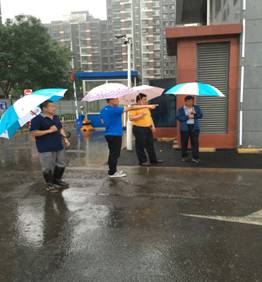起劲应对强降雨，，，豪运国际物业在行动