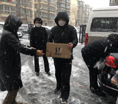 公司工会慰问物业公司防疫一线职工