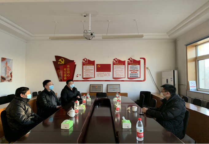 区委常委、副区长徐晓俊到豪运国际控股检查疫情防控事情并探望慰问一线事情职员