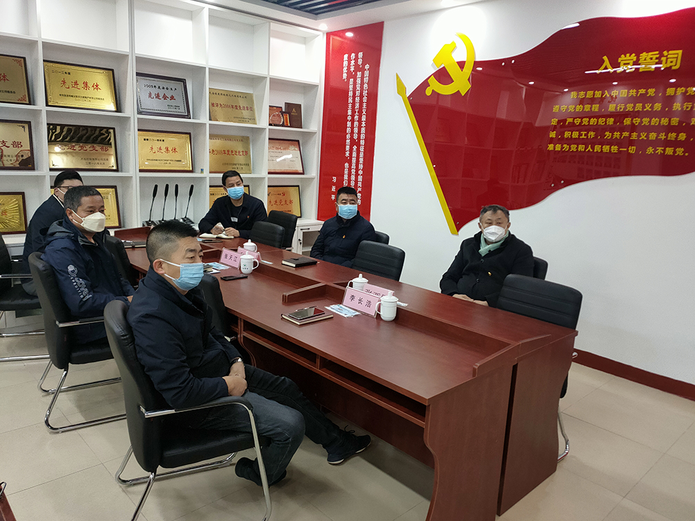 豪运国际党委委员、副司理张亚民为天房绿茵党员讲“忠诚、清洁、继续” ——党的二十大精神专题党课